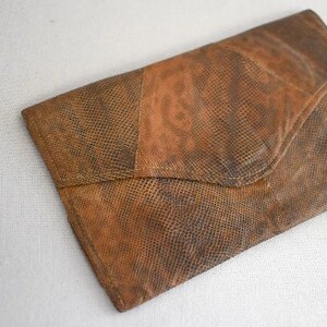 Cartera de mano plana de piel de serpiente de los años 20 y 30