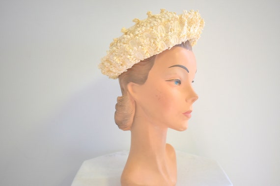 1950s Cream Appliqued Lace Breton Hat - image 4
