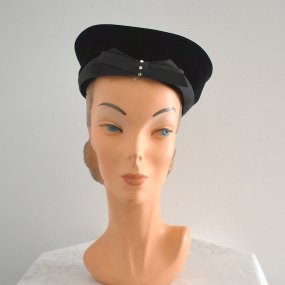 1940s/50s Henry G. Ross Black Velvet Hat - image 1