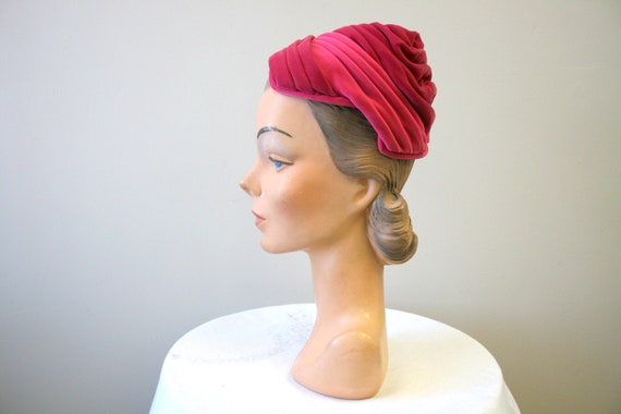 1940s Evelyn Varon Pink Velvet Turban
