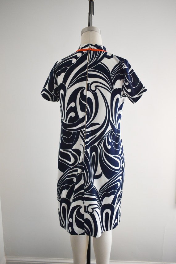 1960s Navy and White Knit Swirl Print Dress - image 4