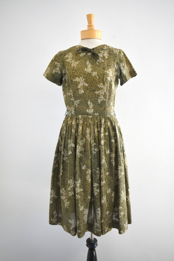 1950s Olive Green Cotton Foliage Print Dress - image 2