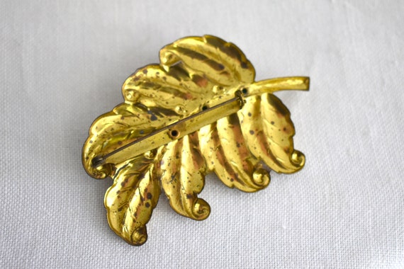 1940s Large Gold Leaf Brooch with Green Rhineston… - image 2