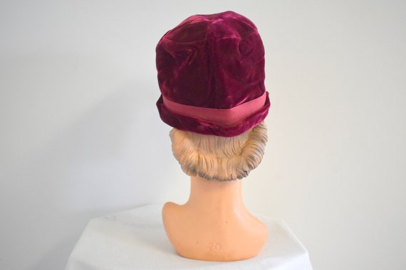 1960s-does-1920s Burgundy Velvet Cloche Hat - image 5