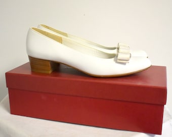 1980s/90s Salvatore Ferragamo White Vara Leather Heels, Size 7 1/2 AAAA