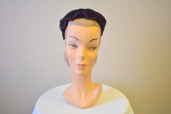 1950s Montaldos Black Velvet Hat with Gimp Trim - image 4