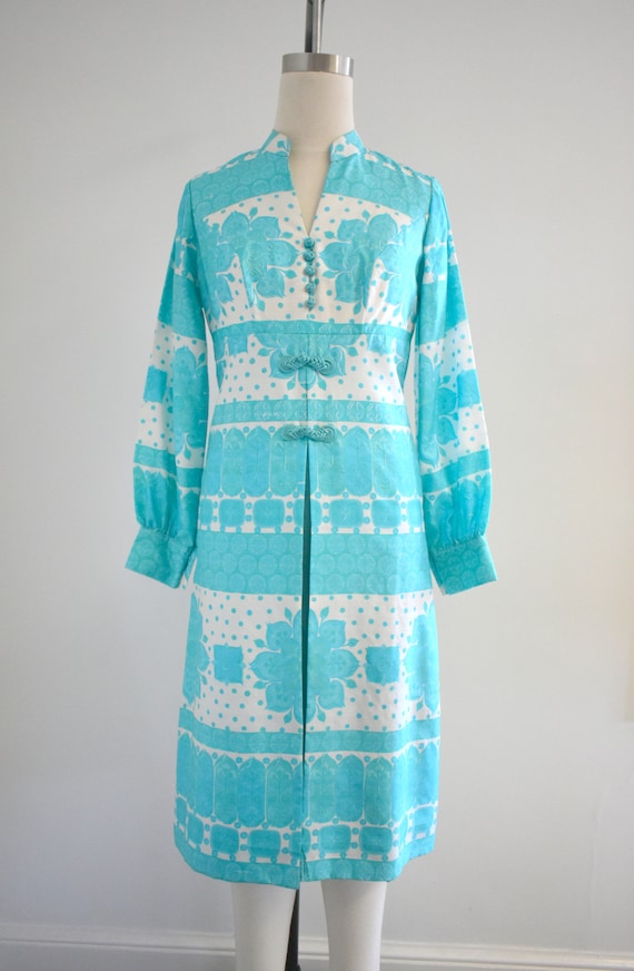 1960s Aqua and White Silk Patterned Dress - image 2
