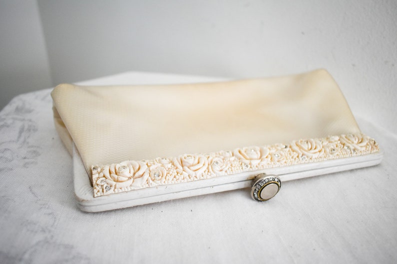 1950s Cream Vinyl and Resin Clutch Purse image 5