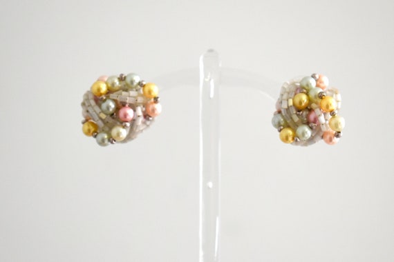 1950s Pastel Faux Pearls and Beads Cluster Clip E… - image 4