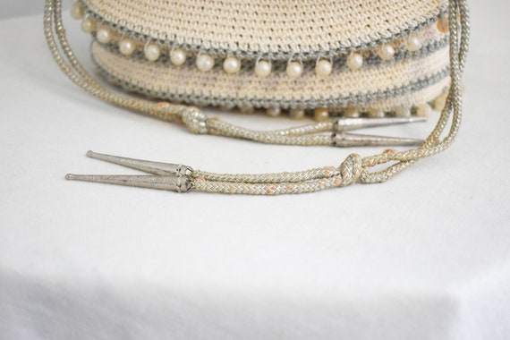 1950s Cream and Silver Crochet Purse with Faux Pe… - image 6