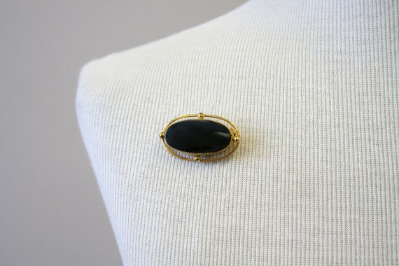 1960s Creed Onyx and Gold Filled Oval Brooch - image 2