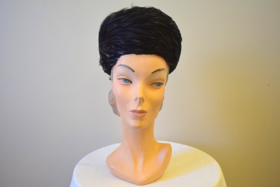 1960s Leon Lustrous Black Feather Pillbox Hat