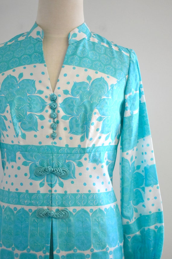 1960s Aqua and White Silk Patterned Dress - image 3