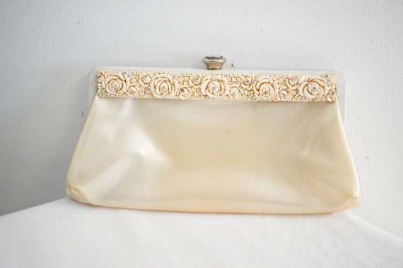 1950s Cream Vinyl and Resin Clutch Purse - image 2