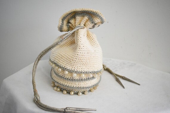1950s Cream and Silver Crochet Purse with Faux Pe… - image 4