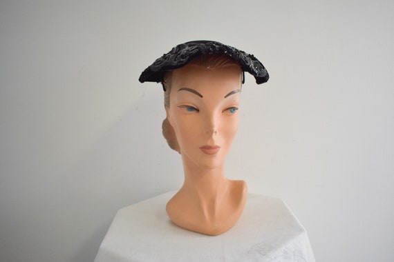 1950s Black Sequinned Shell Shape Hat - image 3