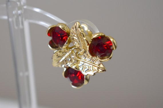 1960s Red Rhinestone Clip Earrings - image 5