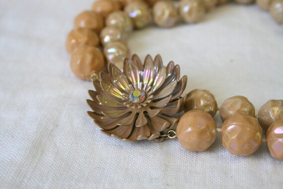 1960s Enamel Flower Clasp Bead Necklace - image 4