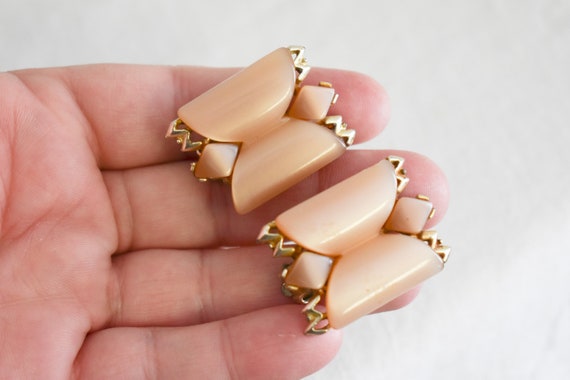 1960s Peachy-Beige Thermoset Clip Earrings - image 3
