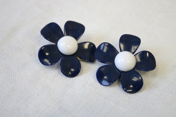 1960s Navy and White Daisy Clip Earrings