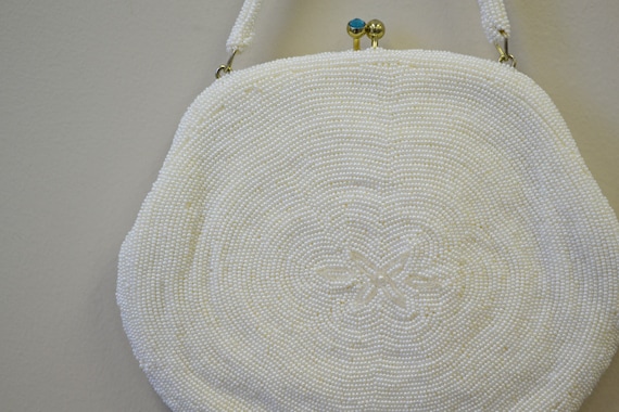 1950s White Beaded Purse - image 4