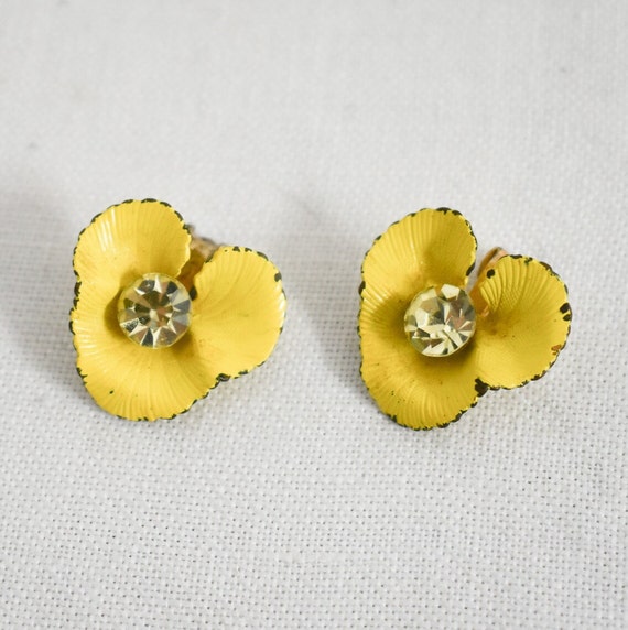 1950s Lisner Yellow Flower Rhinestone Clip Earring