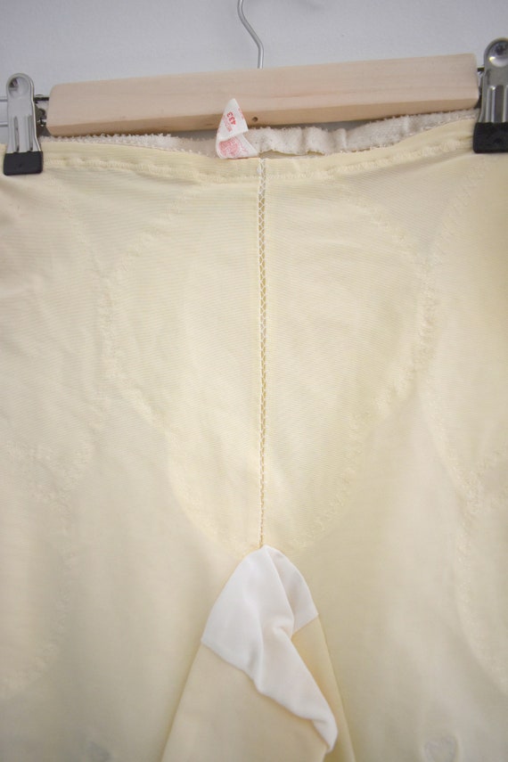 1960s Youthcraft Pale Yellow Girdle Shorts - image 3