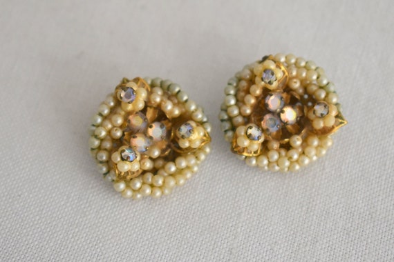 1950s Pearl and Rhinestone Swirl Clip Earrings - image 2