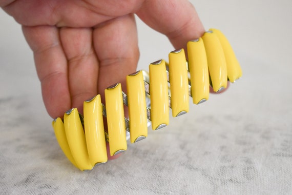 1960s Yellow Plastic Expandable Bracelet - image 5