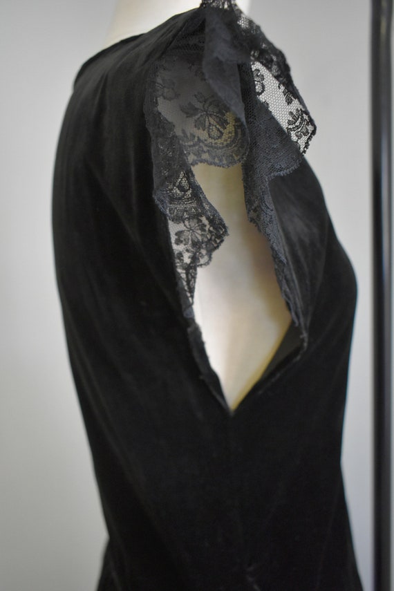 1920s Black Velvet and Lace Dress with Rhinestone… - image 7
