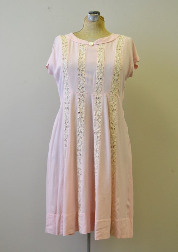 1940s Rose Pink Linen Dress with Lace - image 2