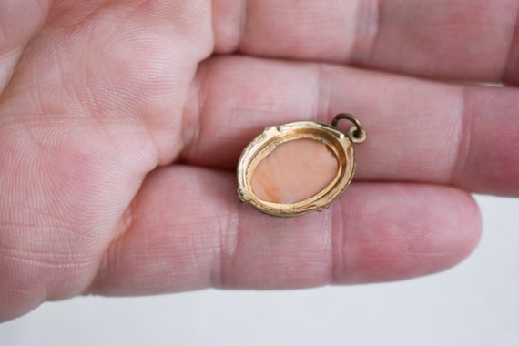 Vintage Small Oval Cameo Pendant - image 4