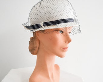 Vintage Hat 1960 Era Bubble Style Hat High Crown White  display picture 2