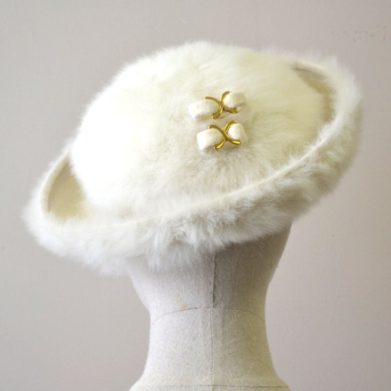 Buy 1950s Saks Fifth Avenue Cream Fur Felt Hat Online in  display picture 1