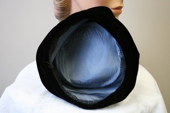 1950s Black Ruched Velvet Toque Hat - image 6
