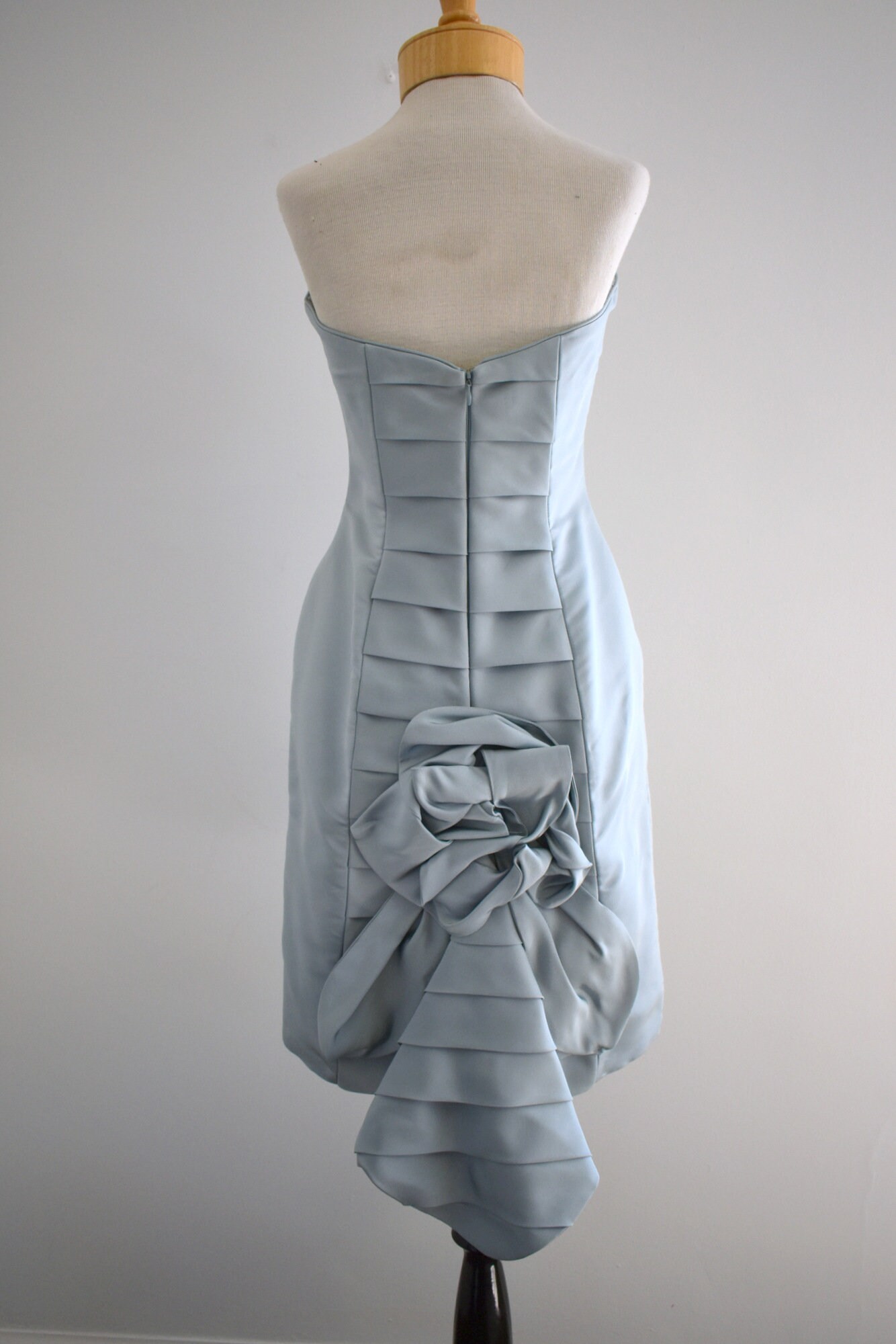 alex teih gowns