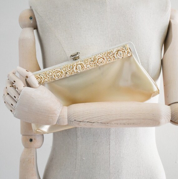 1950s Cream Vinyl and Resin Clutch Purse - image 1