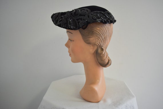 1950s Black Sequinned Shell Shape Hat - image 6