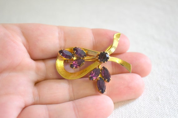 1950s/60s Purple Rhinestone Ribbon Brooch - image 3