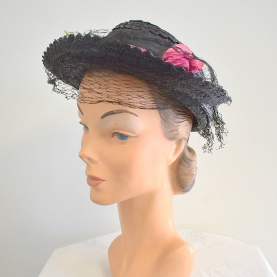 1940s Black Straw Hat with Pink Roses and Netting - image 1