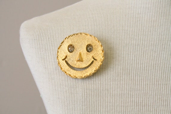 1960s Smiley Face Brooch - image 2