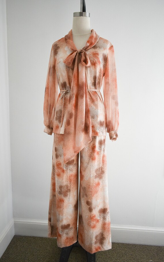 1970s Neutral Printed Blouse and Pants Set - image 3