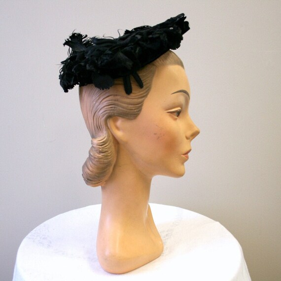 1950s Gibbe Black Feather and Velvet Hat - Etsy display picture 2