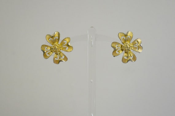 1960s Gold Flower Clip Earrings - image 2