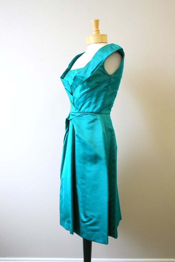 1950s Emerald Green Satin Cocktail Dress - image 4