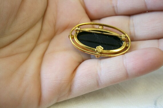 1960s Creed Onyx and Gold Filled Oval Brooch - image 4