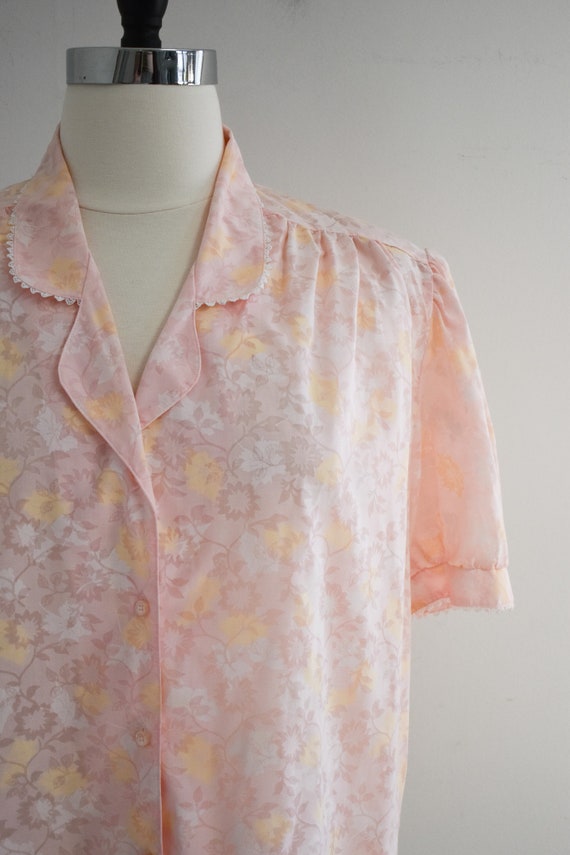 1980s Peachy-Pink Floral Blouse - image 3