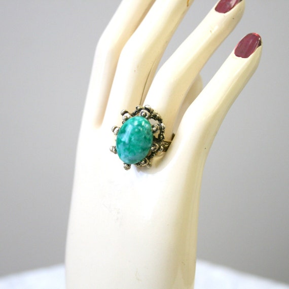 1960s Green Glass Cabochon Ring, Size 7 1/4 - image 1