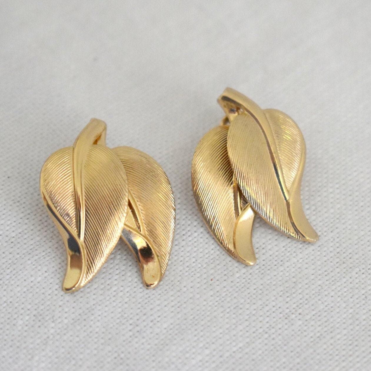 1960s Bergere Gold Leaf Clip Earrings - Etsy 1960s Bergere Gold Leaf Clip Earrings - Etsy
