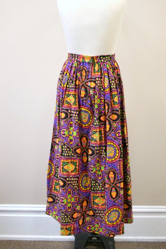 1960s Black and Neon Printed Maxi Skirt - image 6